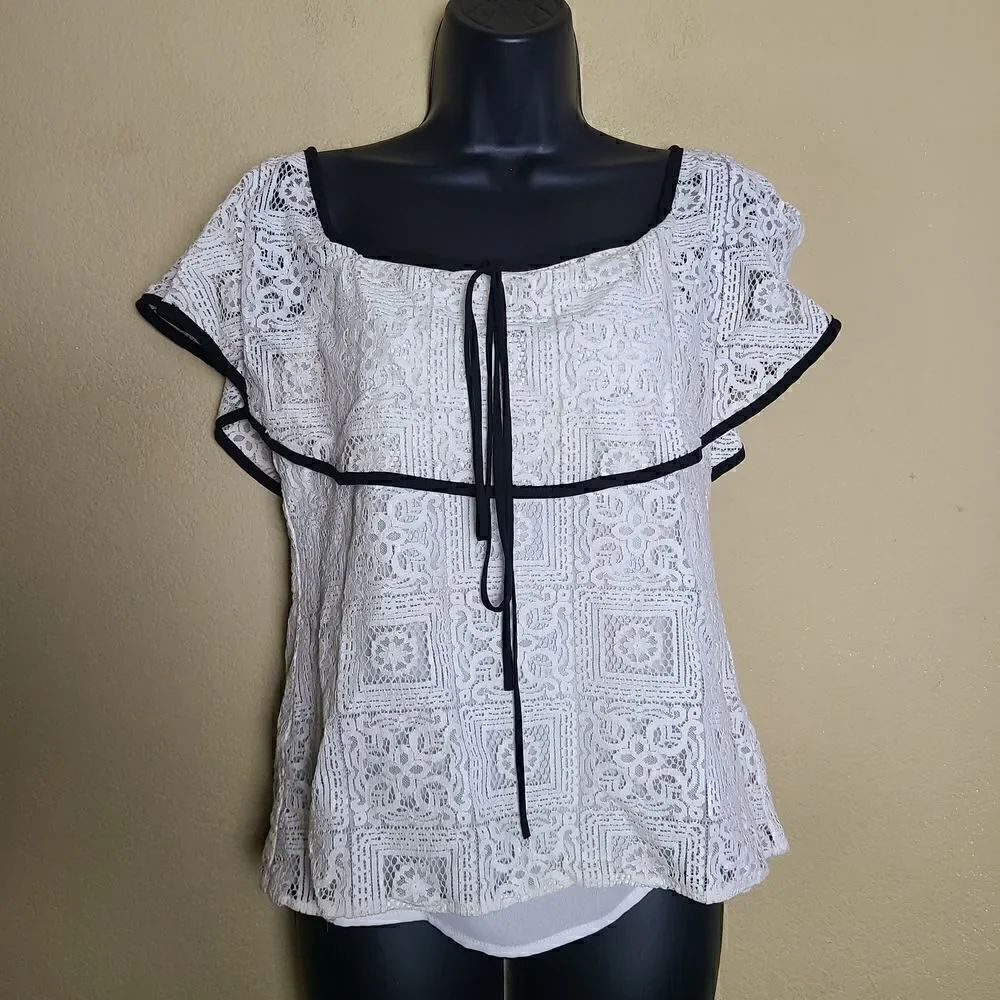 Wayf Lace Top   - Picture 2 of 9